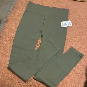 NEVER WORN women’s green ribbed leggings